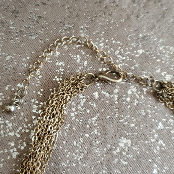 3/$15 Flower necklace - Picture 3 of 6